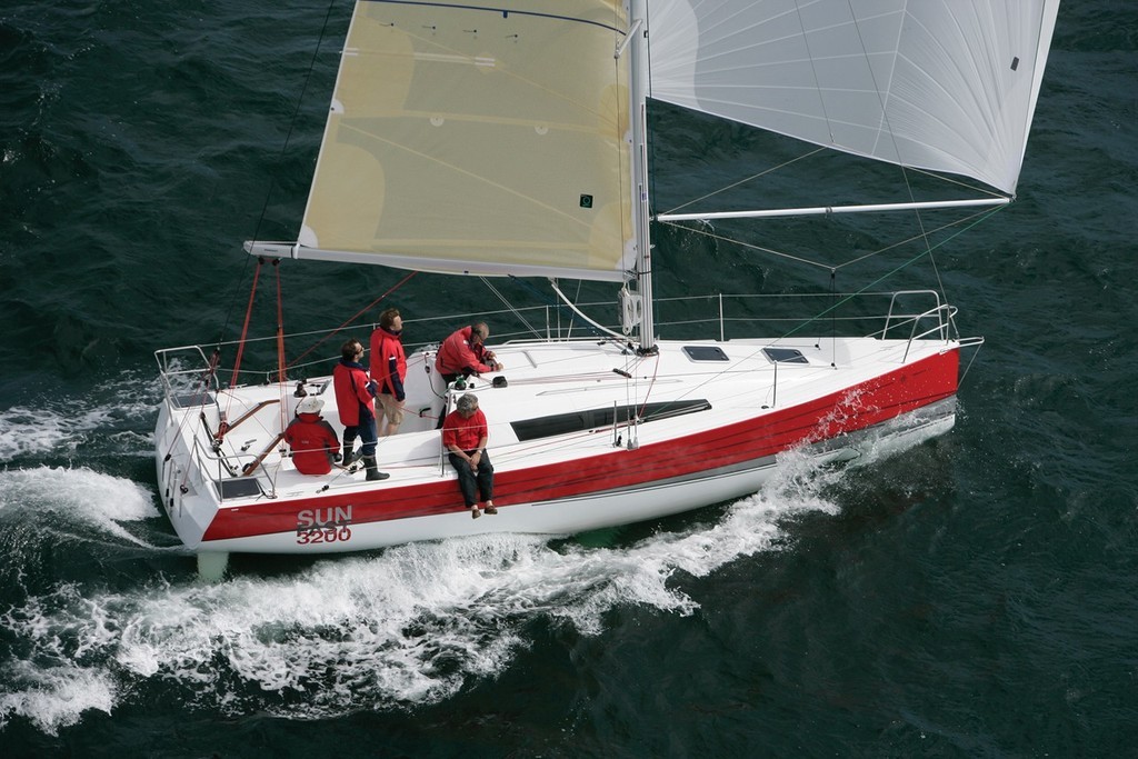 The Sun Fast 3200 under spinnaker. © Jean-Marie Liot